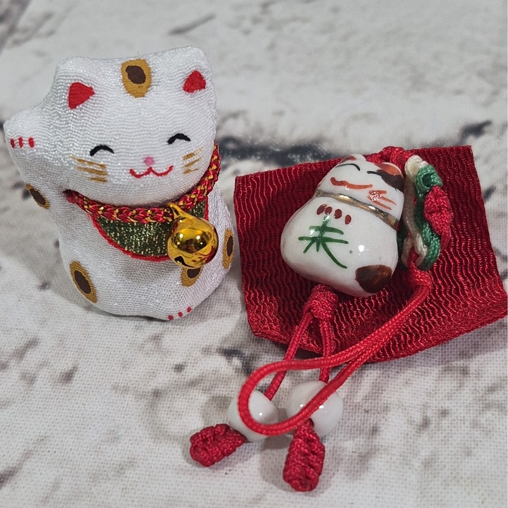 Tiny Cat Lucky Maneki Neko Japanese Beckoning Mini Fortune Charms Lot Of 2